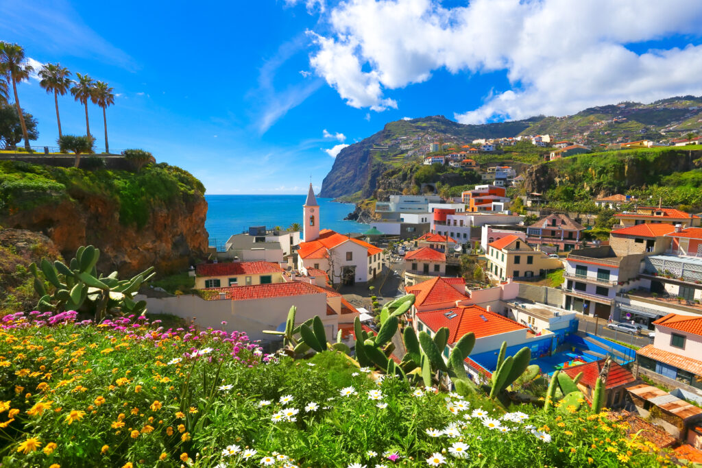 Vue sur Camara de Lobos sur l'île de Madère