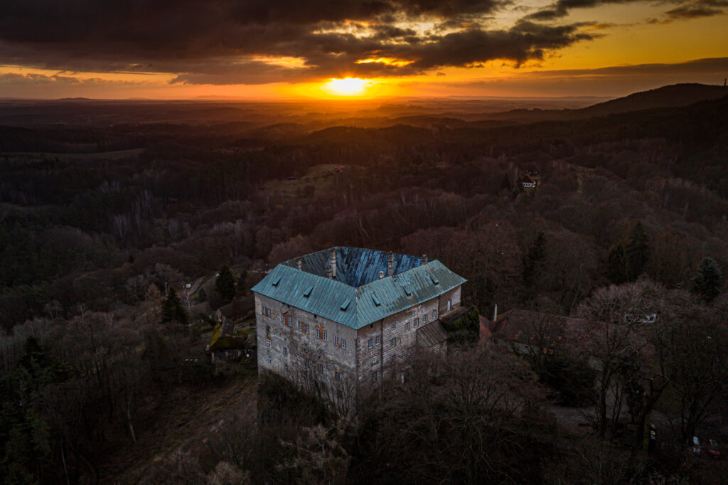Le Château de Houska, République Tchèque, l'un des plus hantés dans le monde