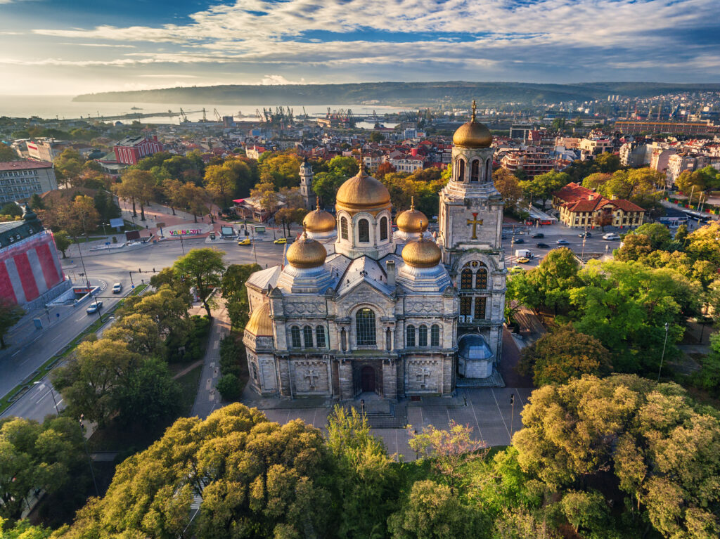 Vue sur la cathédrale de l'Assomption à Varna