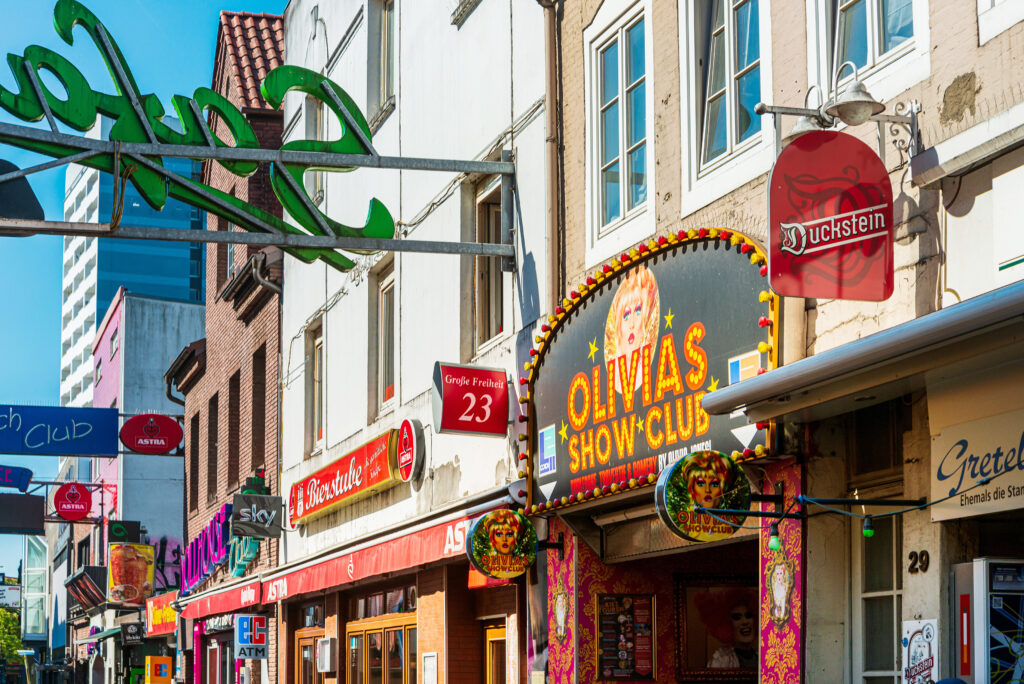 Reeperbahn, le quartier de Hambourg dédié à la fête