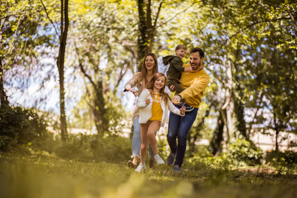 Balade en forêt en famille