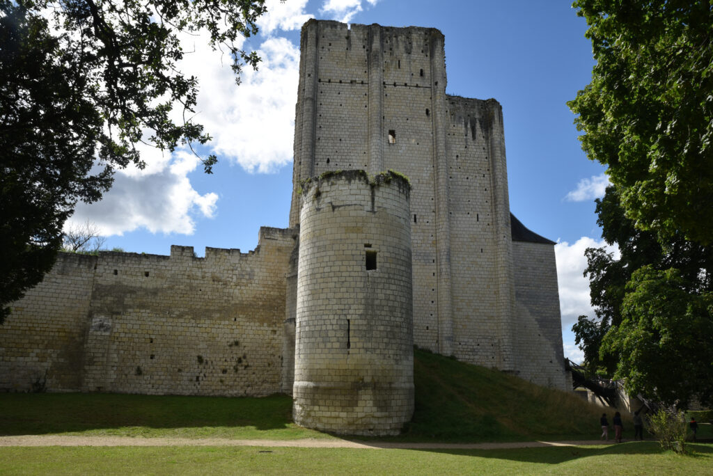 Donjon et remparts de Loches en Touraine