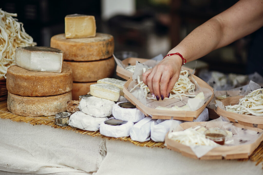 Stand de fromages au marché