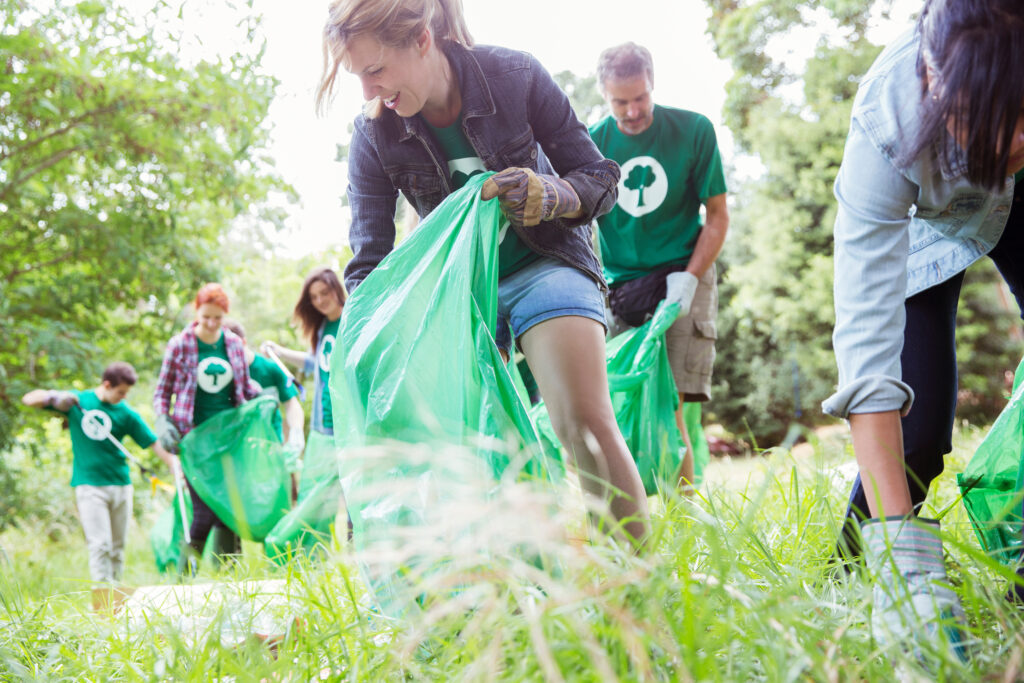 Participez à des marches de ramassage de déchets