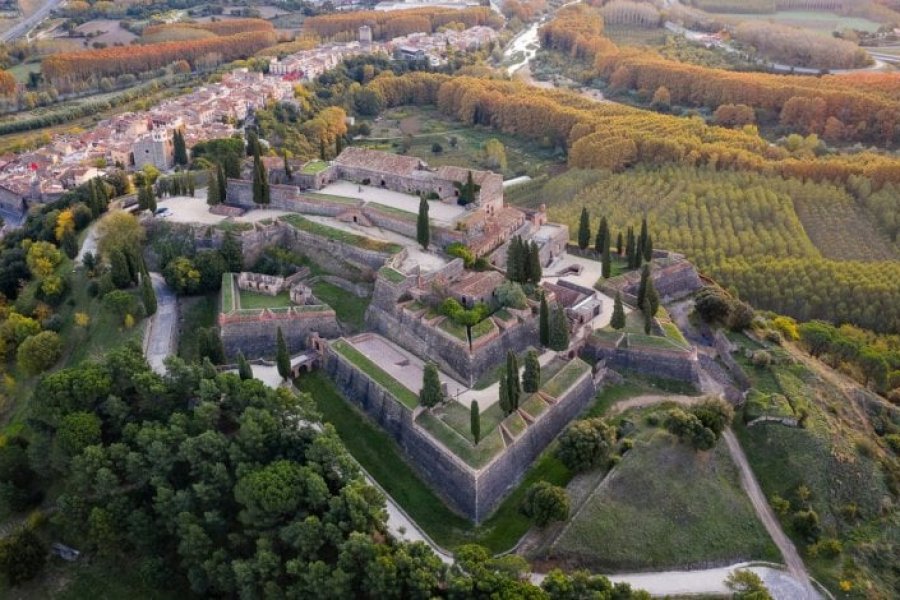 5 razones para visitar el Castillo de Hostalric en la provincia de Girona