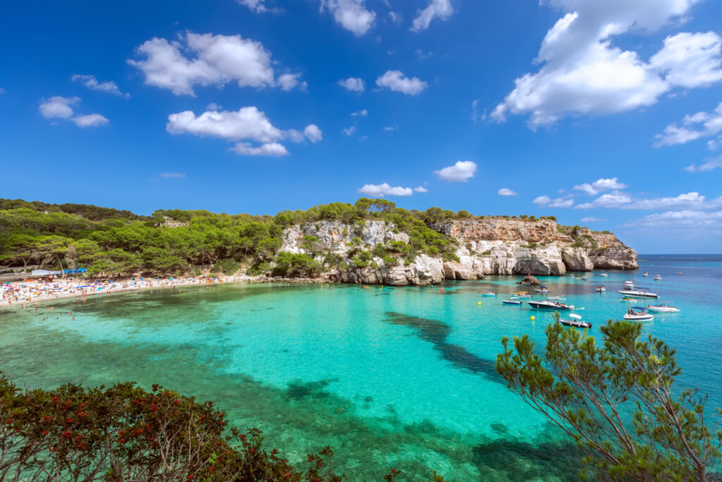 Vue sur la plage Cala Macarella dans les îles Baléares 