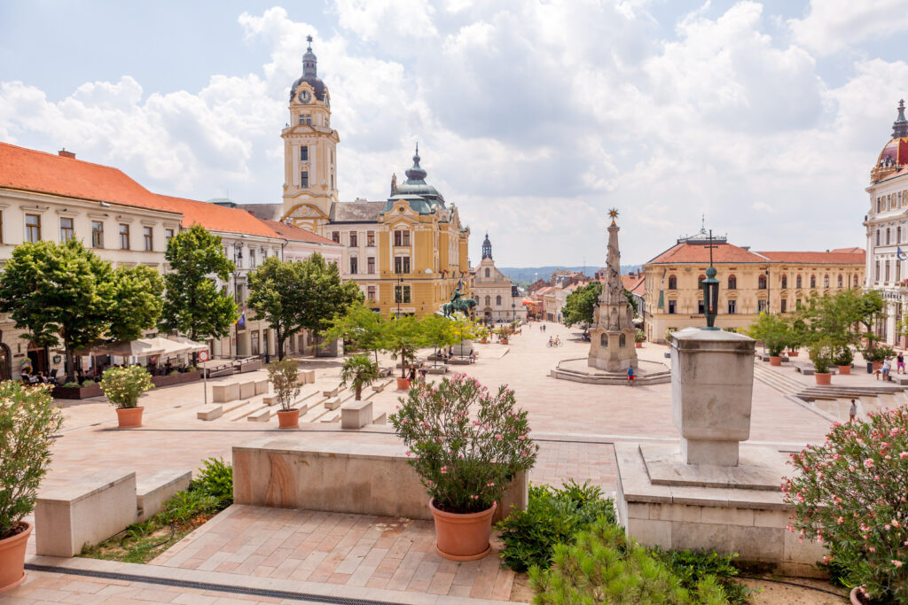 La Place Széchenyi à Pécs en Hongrie