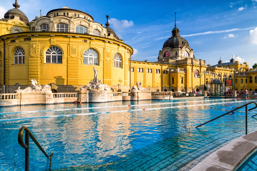 Les bains thermaux de Szechenyi à Budapest