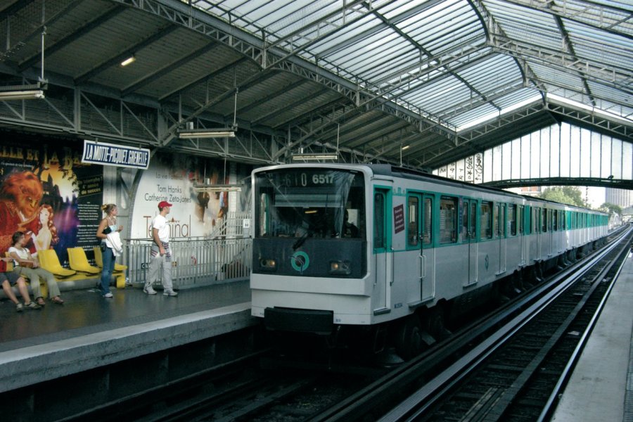 Gruyaert investit le métro parisien