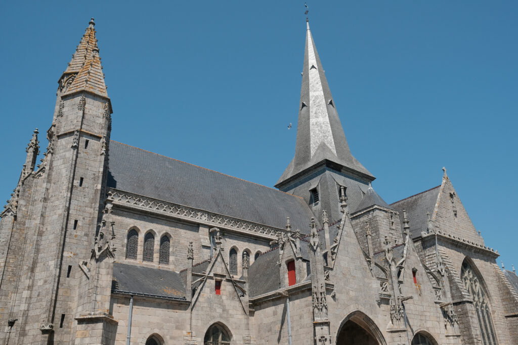 La collégiale Saint-Aubin