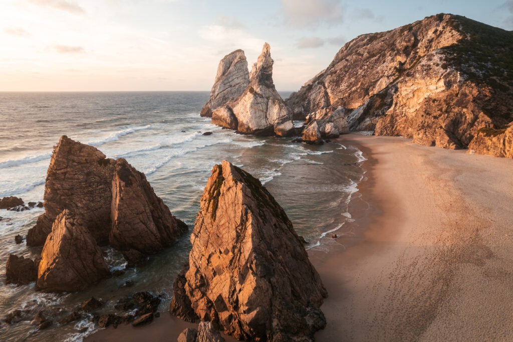 Vue de la plage Praia da Ursa à Sintra