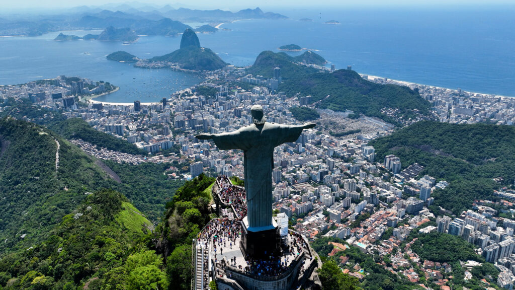 Vue sur le Christ Rédempteur et le Parc National de la Tijuca