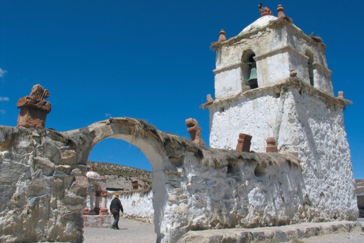 Eglise de Parinacota - © Arnaud BONNEFOY