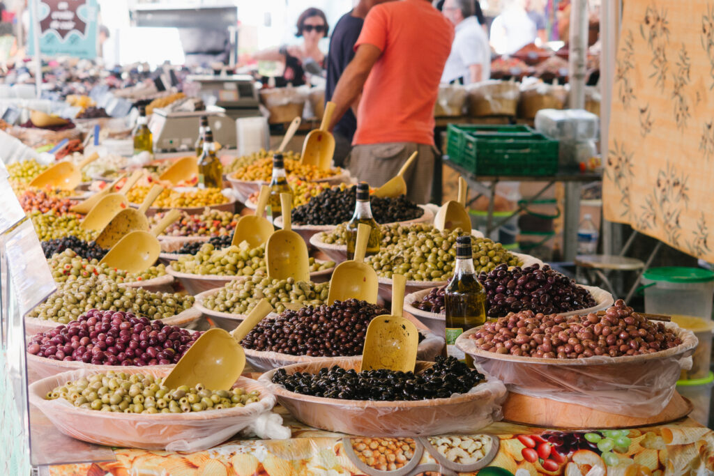 Le marché d’Arles, le plein de produits régionaux