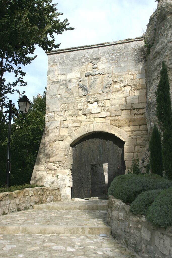 La Porte d'Eyguières aux Baux-de-Provence