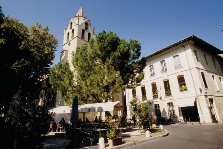 L'église Saint-Martial et le square Agricol Perdiguier - © VINCENT FORMICA