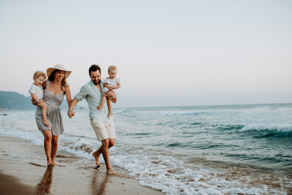 Famille sur la plage 