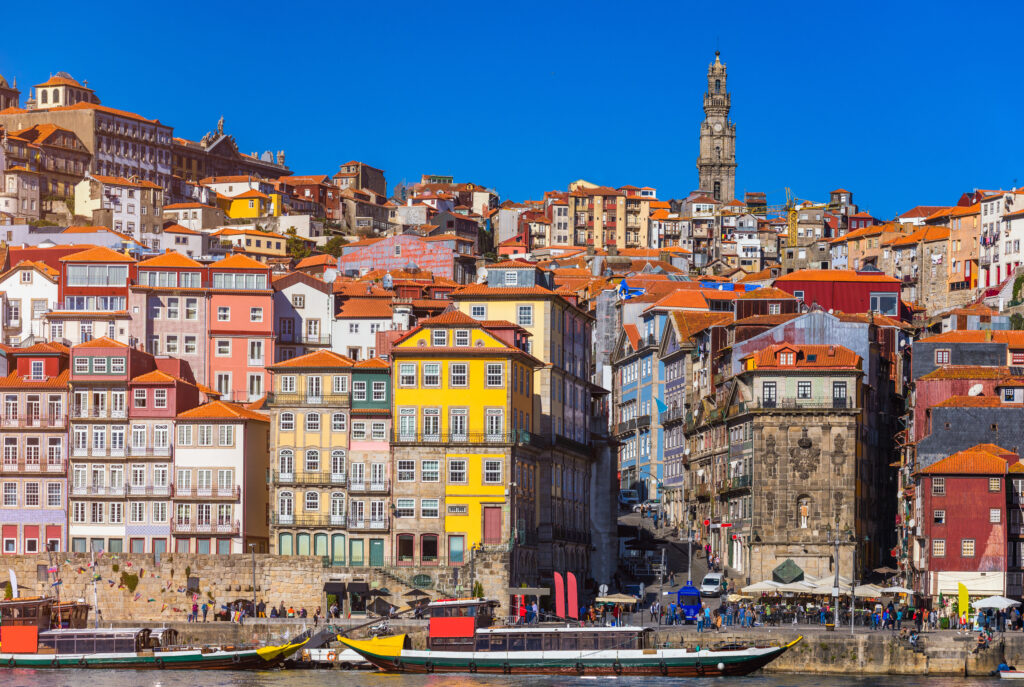 Vue sur les maisons colorées de Porto et le quartier de la Ribeira