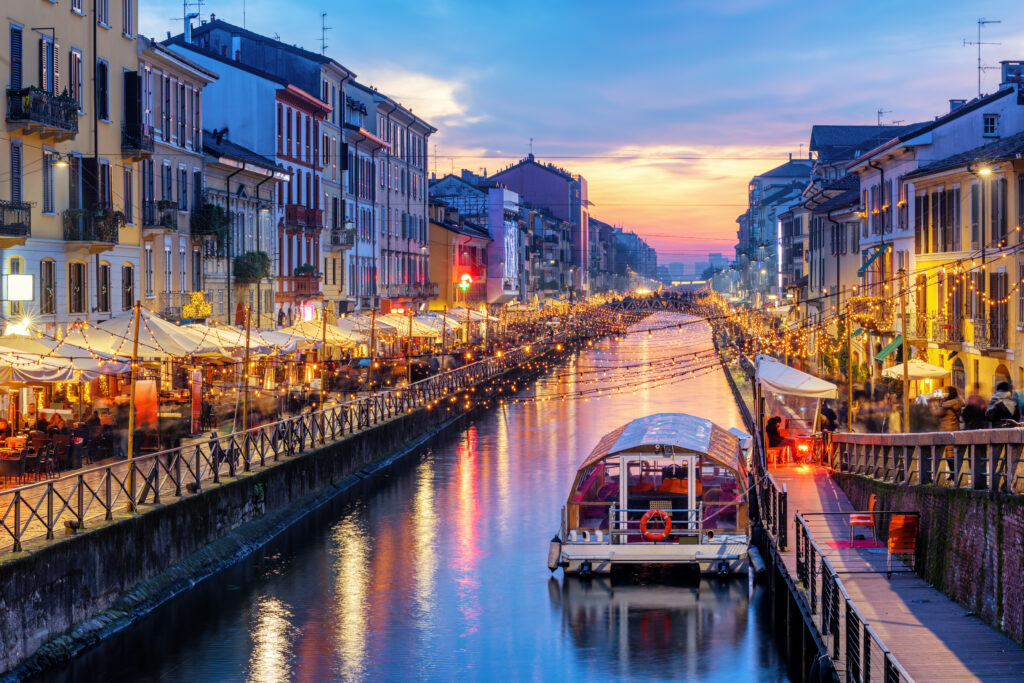 Les Navigli de Milan à la tombée du jour