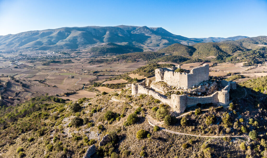 Panorama du château d'Aguilar à Tuchan dans l'Aude (France)