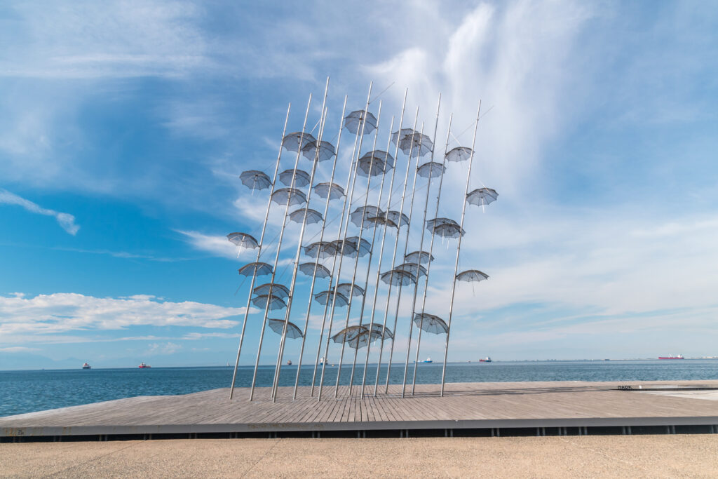 La sculpture des parapluies à Thessalonique