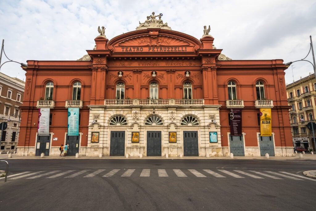 Le théâtre Petruzzelli à Bari