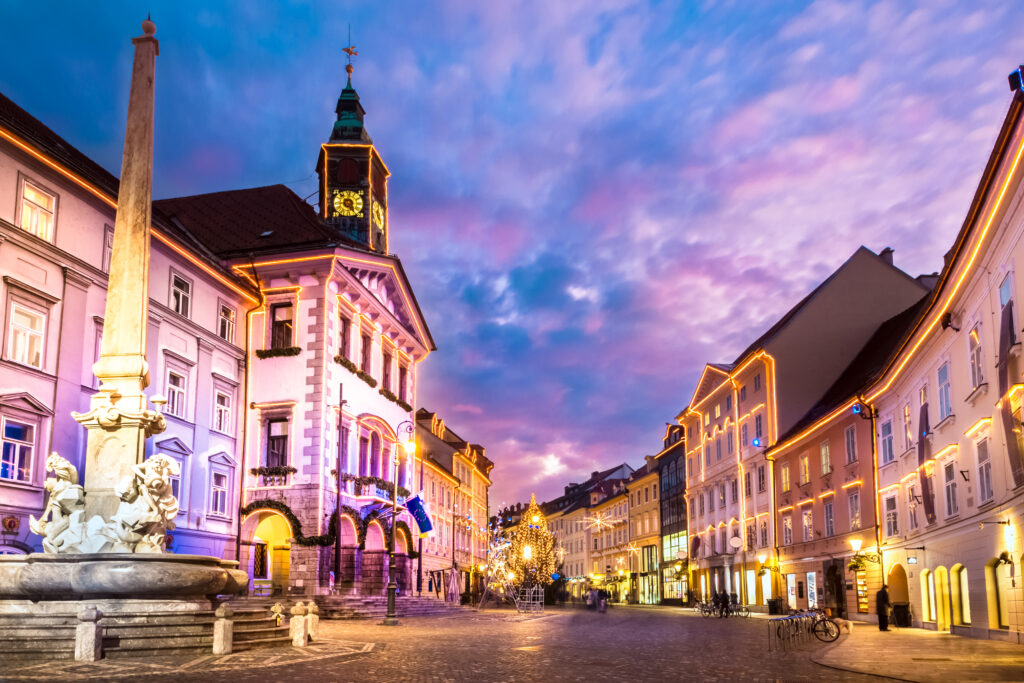 L'hôtel de ville de Ljubljana de nuit