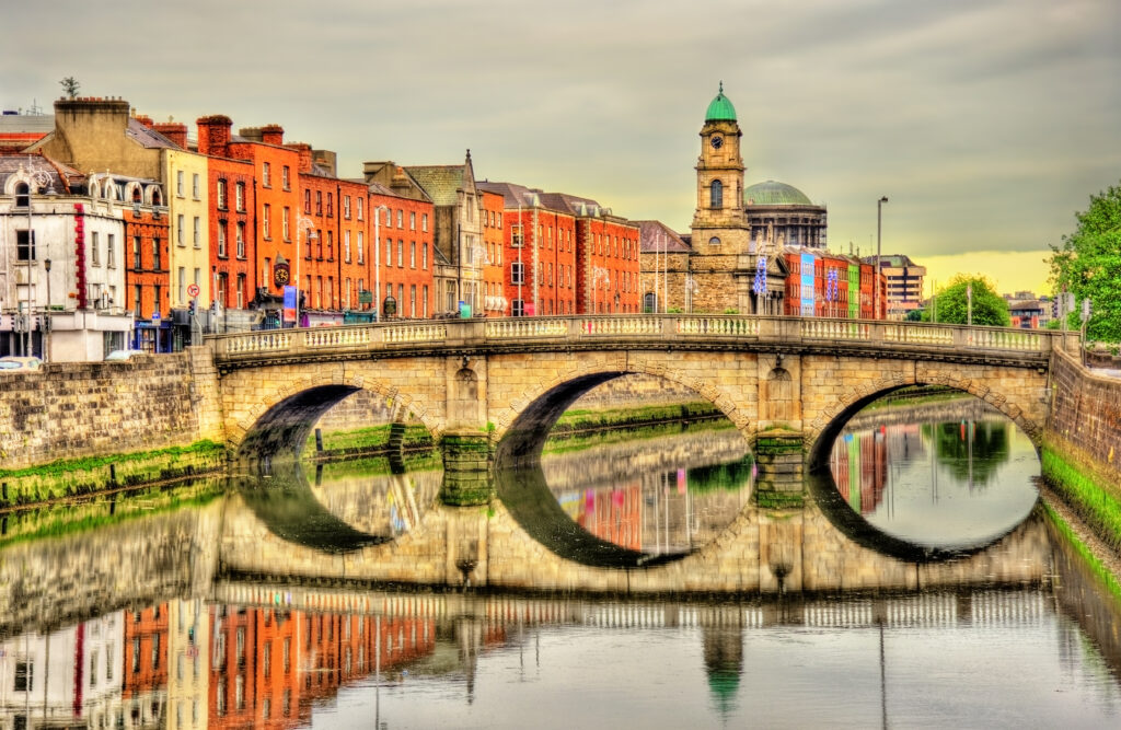 Vue sur le Mellows Bridge à Dublin en Irlande