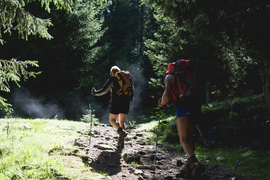 Couple de trekkeurs 