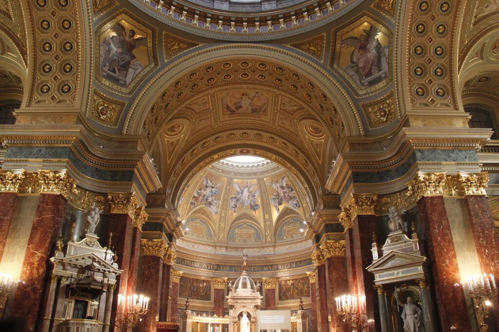 Intérieur de la Basilique Saint-Étienne à Budapest, Hongrie