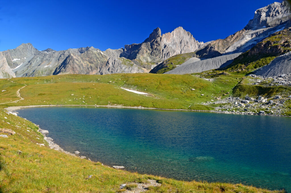 Lac Rond du col de la Vanoise dans les Alpes