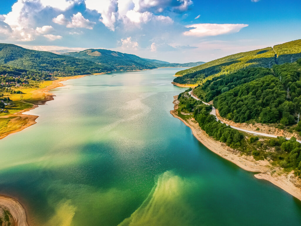 Vue aérienne du parc national de Mavrovo