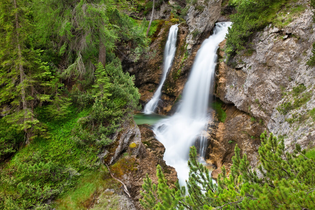 Les cascades de Fanes dans les Dolomites