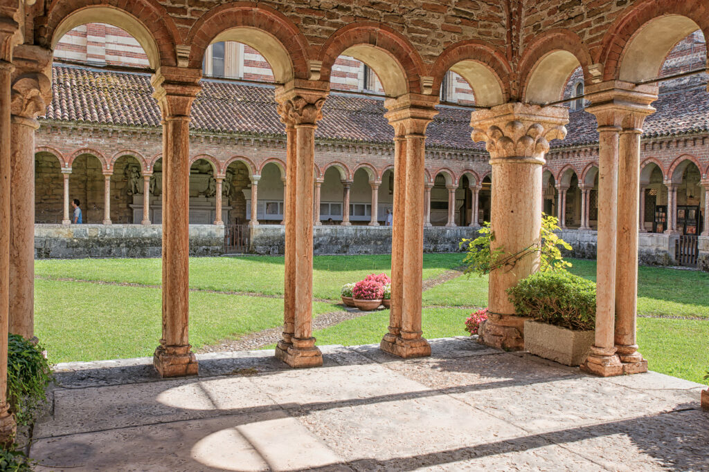 Le cloître de San Zeno Maggiore, trésor historique de Vérone