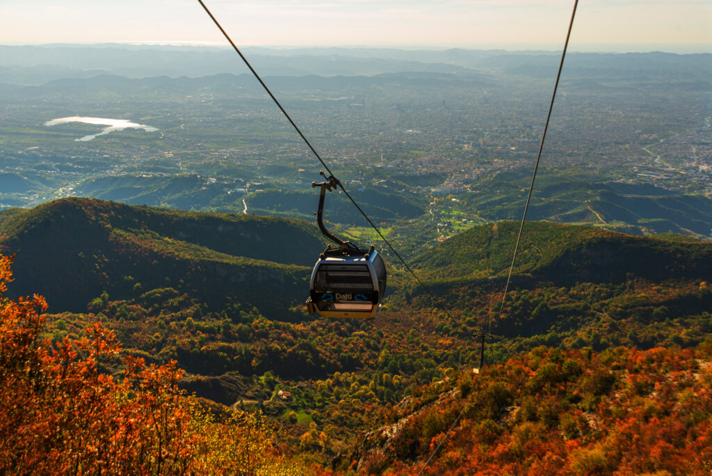 Vue depuis le téléphérique Dajti Express à Tirana