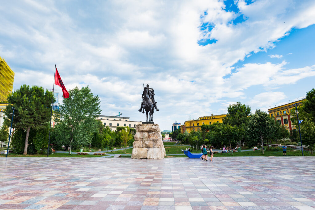 La place Skanderbeg à Tirana