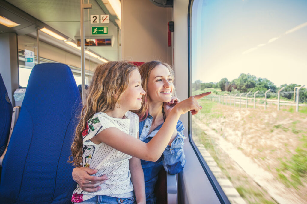 Famille dans un train