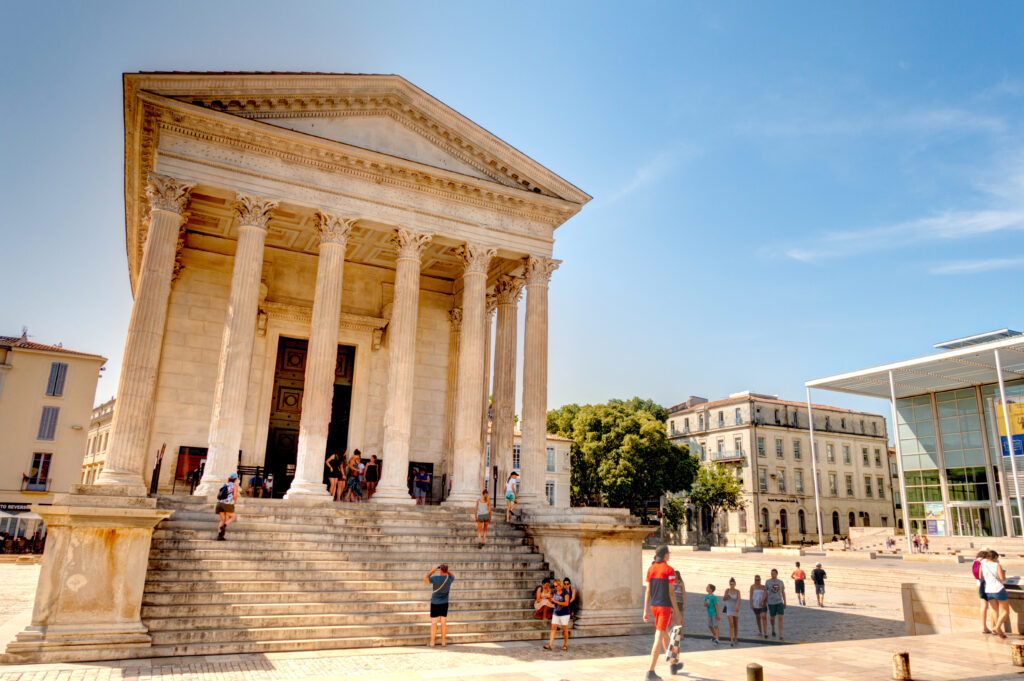 Vue sur la Maison Carrée et le Carré d’Art