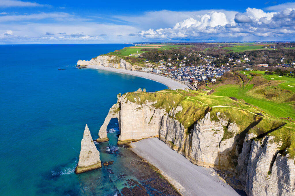 Les célèbres falaises d’Étretat