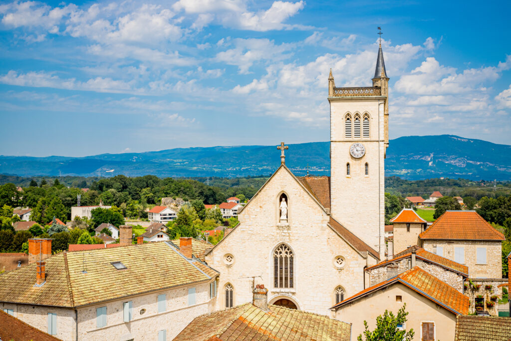 Vue sur le village de Morestel