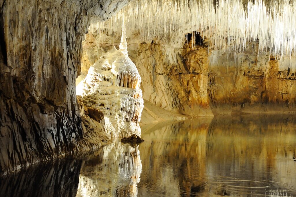 Lac souterrain dans la grotte de Choranche