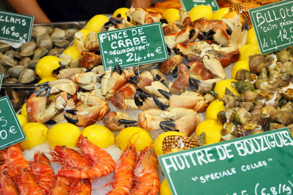Marché pinces de crabe