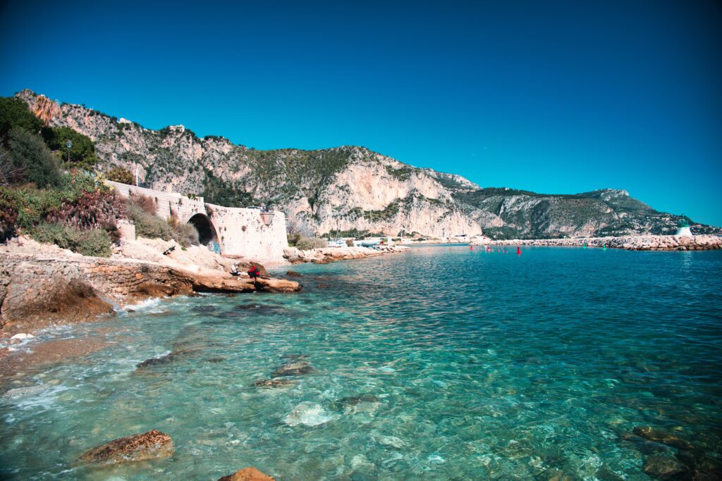 Que voir à Beaulieu-sur-Mer ? La Plage de la Petite Afrique 