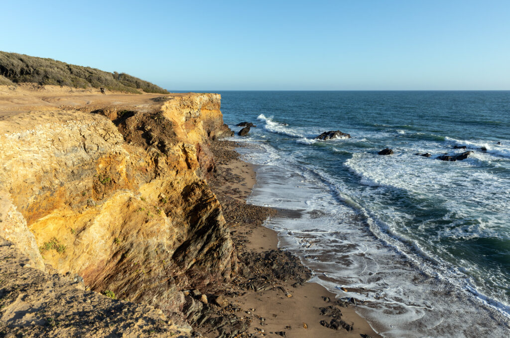 Falaises sur la côte de Jard-Sur-Mer