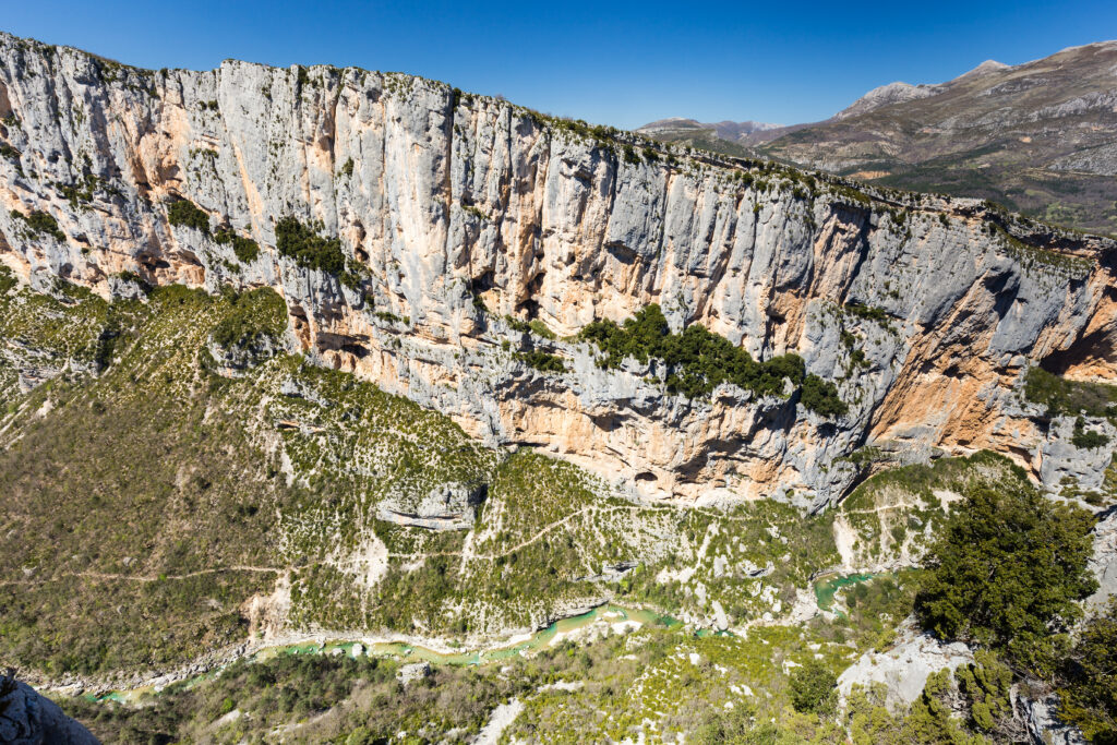 Barres de l'Escalès et sentier Blanc-Martel