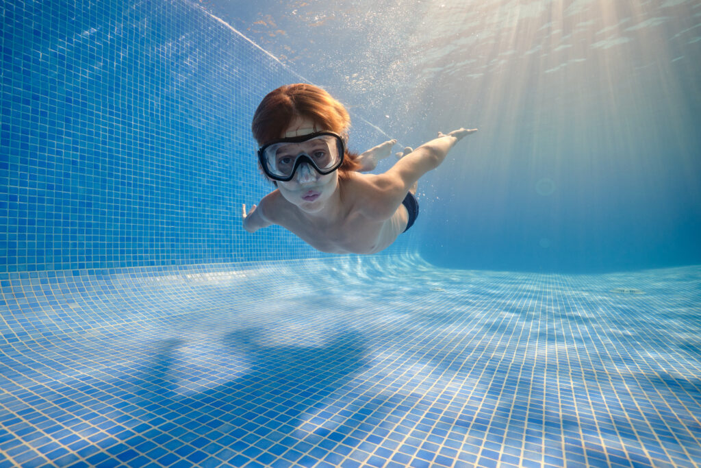 Enfant à la piscine
