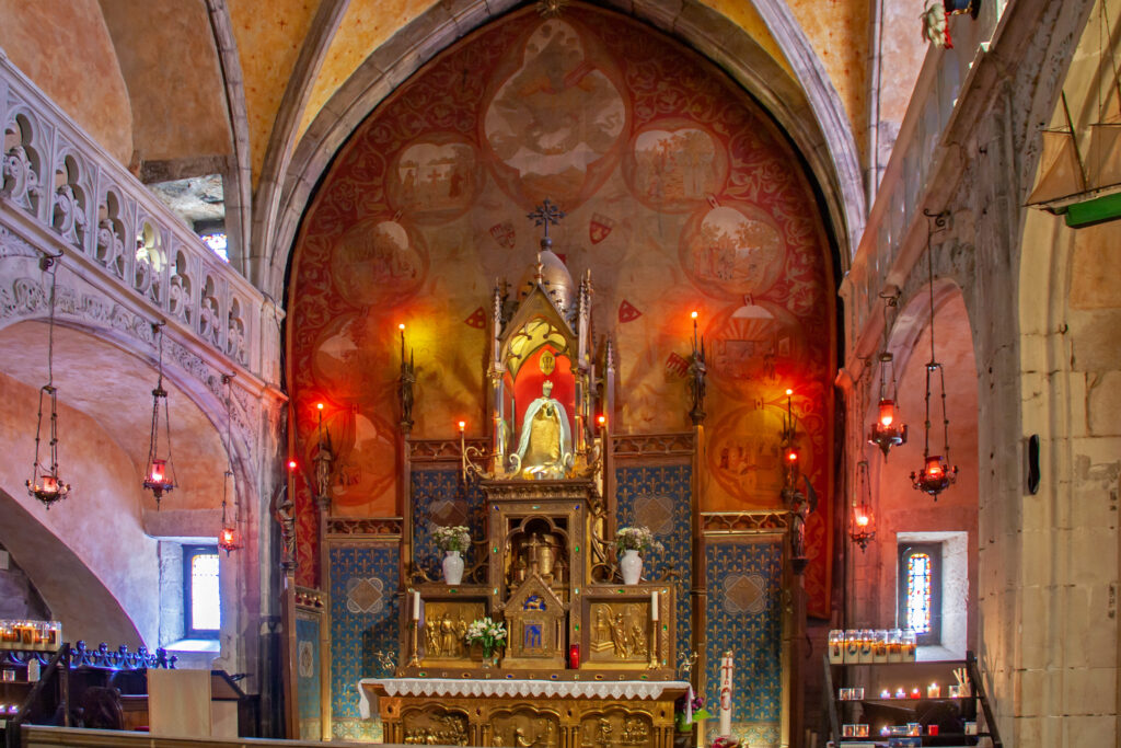 Autel de la basilique Saint-Sauveur