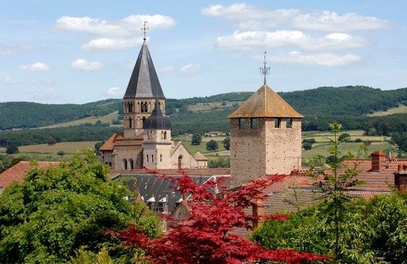 - © grandesheuresdecluny.com