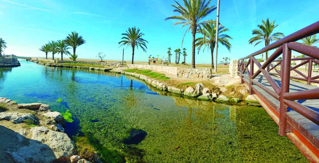 Le petit ruisseau de la plage de Comarruga, El Vendrell.