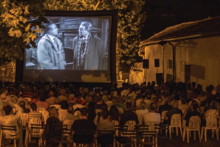 - © Festival de Cinéma en Plein Air de Visan